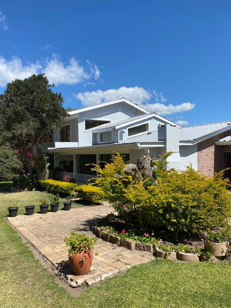 5 Bedroom Property for Sale in Seafield Eastern Cape